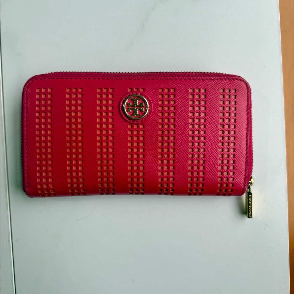 Tory Burch Perforated Robinson Continental Wallet